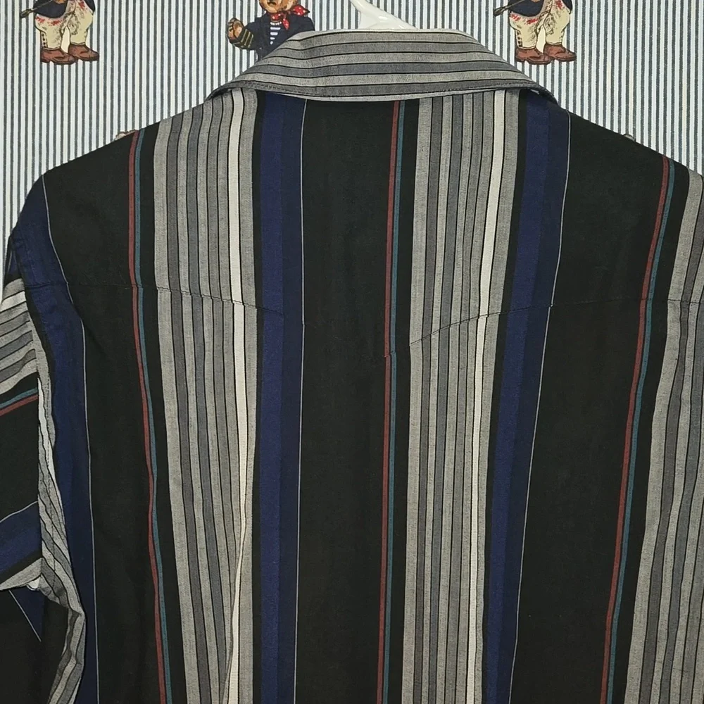 Vintage Wrangler Single Needle Striped Men's Shirt - Black and Gray Pearl Snap
